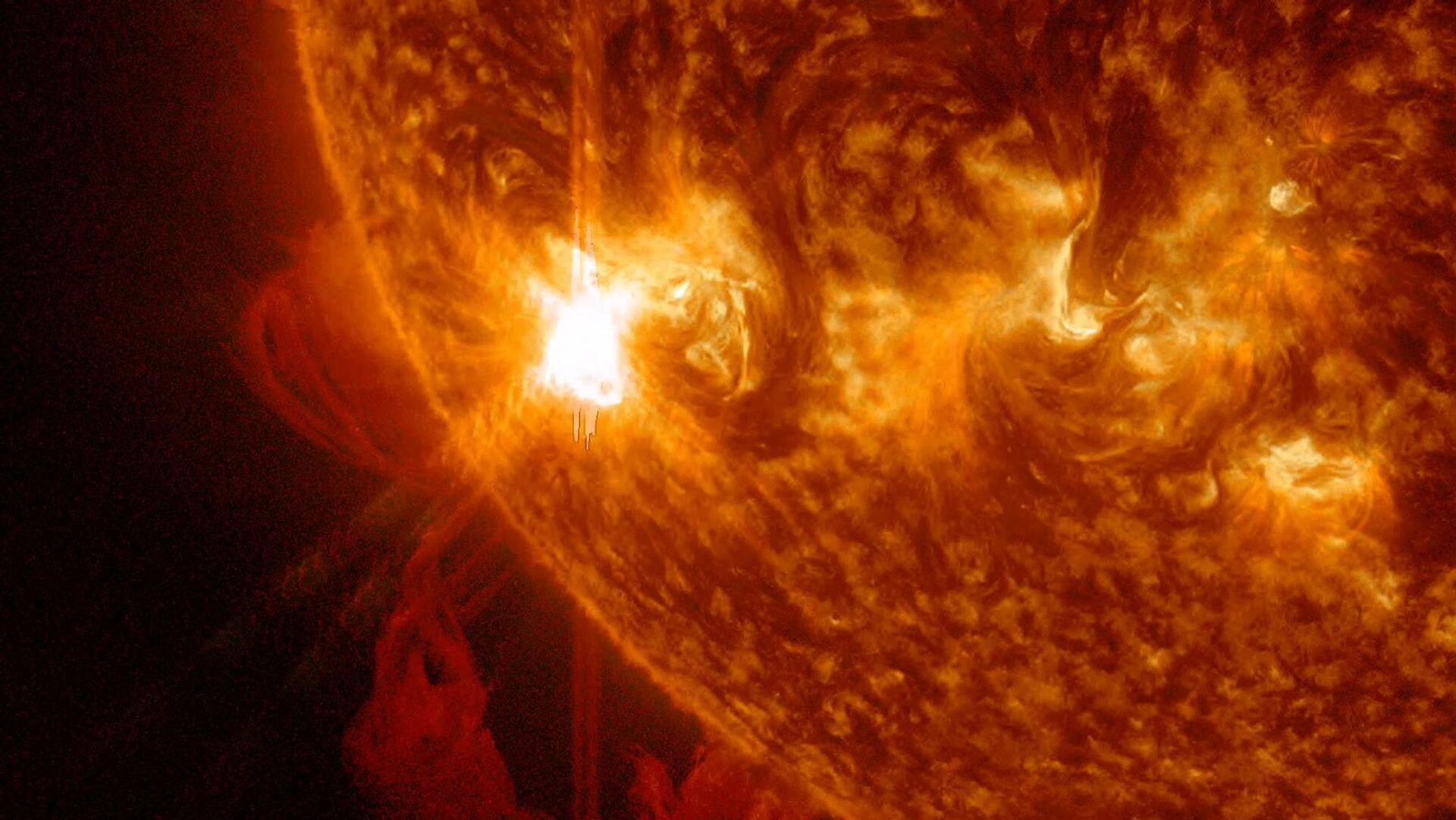 Ученые зафиксировали семь мощных вспышек на Солнце