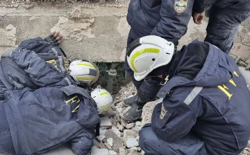 Спасатели из Узбекистана достали девять человек из-под завалов в Турции (видео)