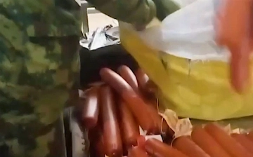 Из Узбекистана пытались вывезти свыше 1 млн рублей под видом колбасы