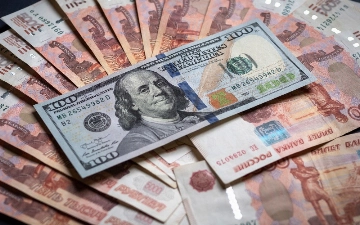 В Узбекистане упали курсы доллара и рубля