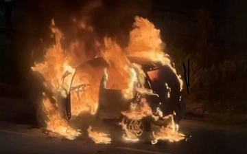 Matiz сгорел дотла на Нукусской улице в Ташкенте
