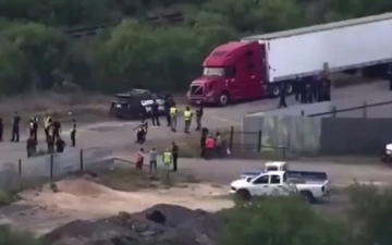 В Техасе обнаружили фуру с десятками тел мигрантов — видео