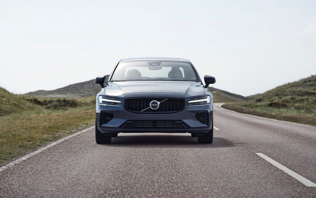 Volvo представила обновленные седан S60 и универсал V60