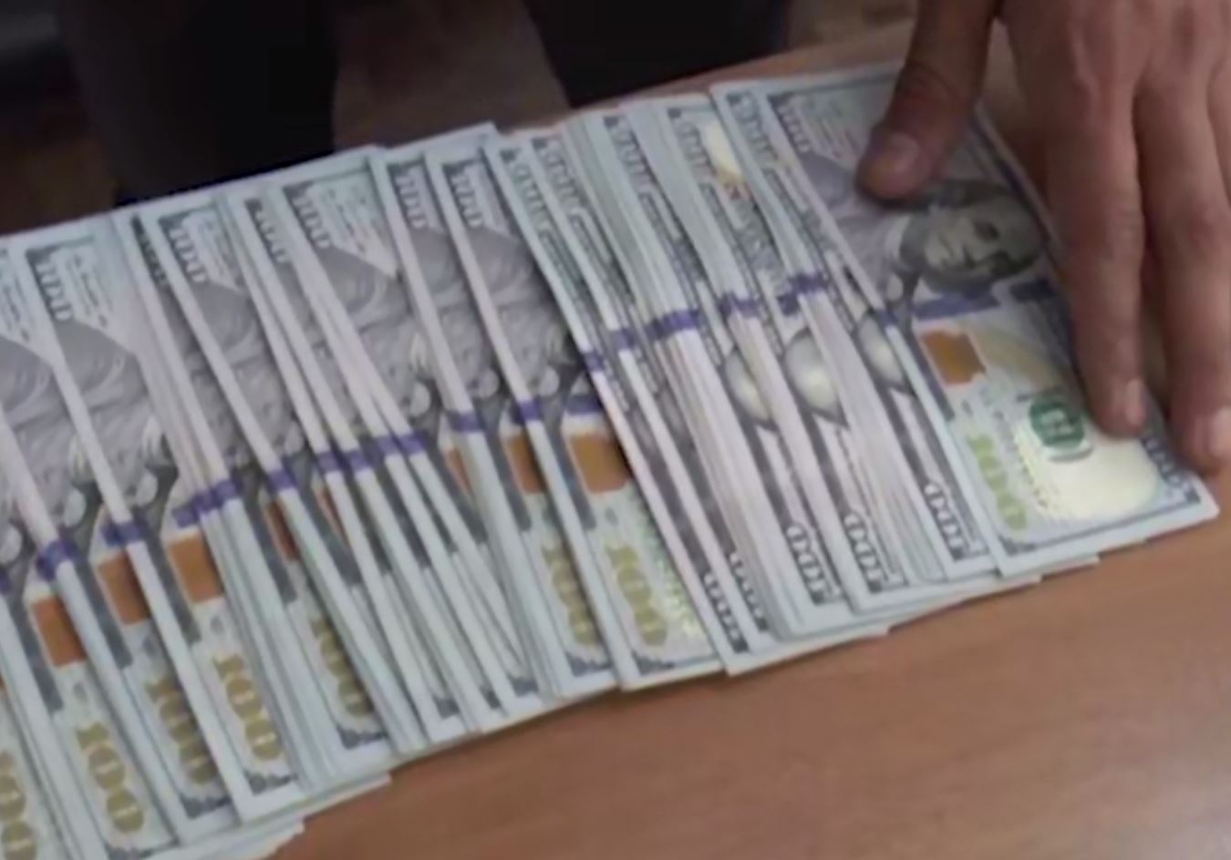 В Ташкенте и столичной области пытались сбыть свыше 70 тысяч фальшивых долларов