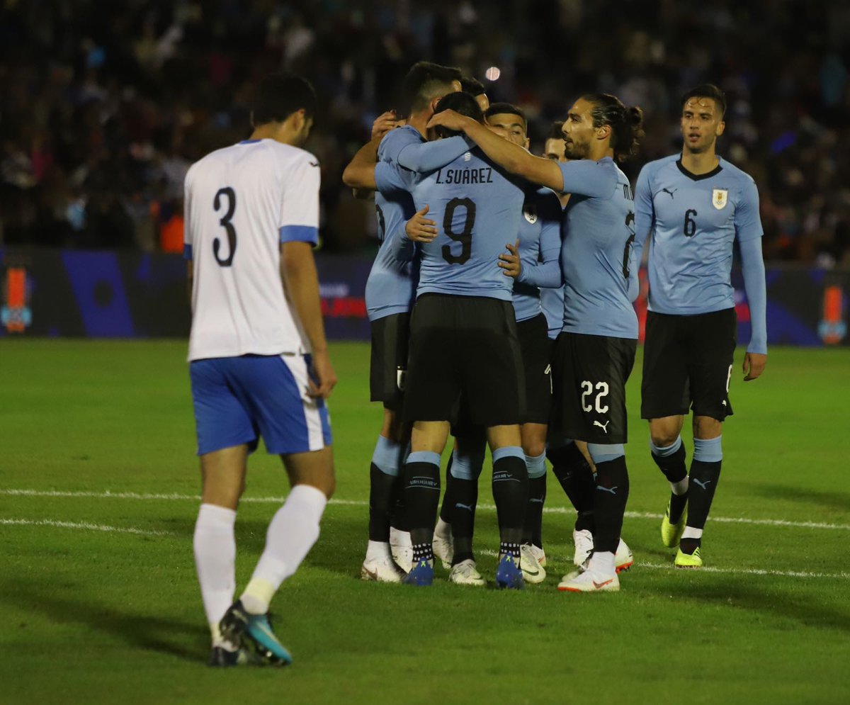 Уругвай разгромил сборную Узбекистана по футболу в товарищеском матче (видео)
