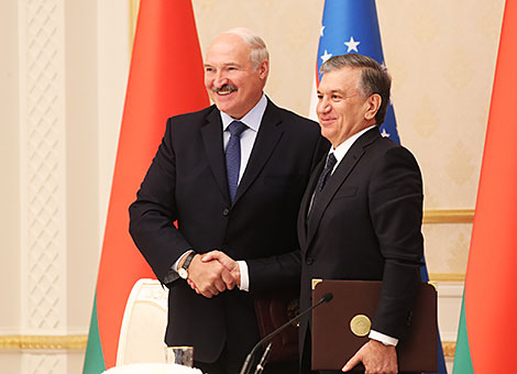 Лукашенко похвалил Мирзиёева