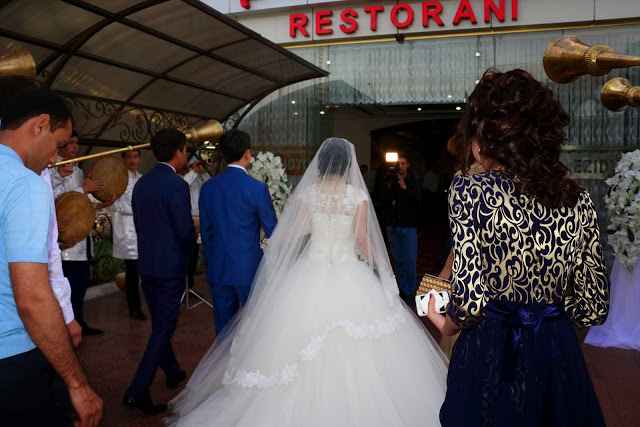 Девушкам в Узбекистане запретили выходить замуж в 17
