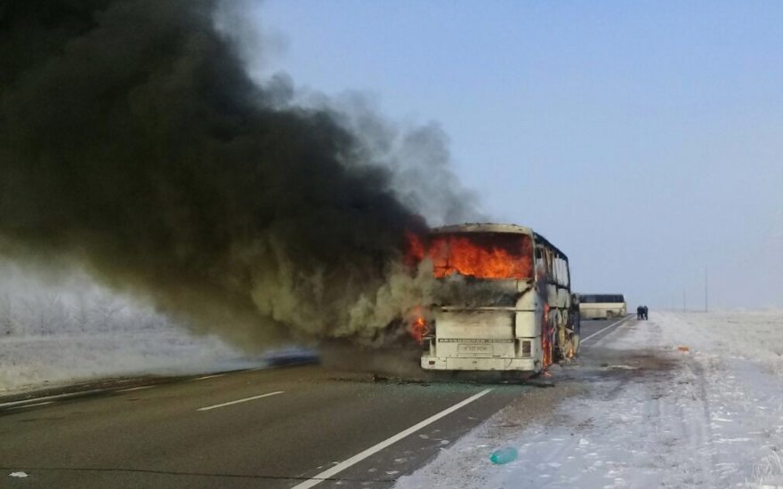 Казахстан назвал официальную причину, по которой сгорел автобус с узбекистанцами