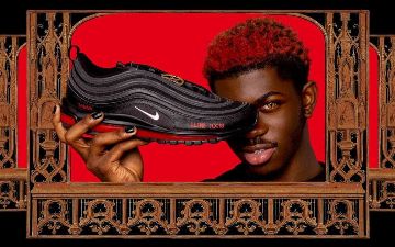 Рэпер Lil Nas X выпустил «сатанинские» кроссовки Nike с человеческой кровью. Его обвинили в оскорблении религии 