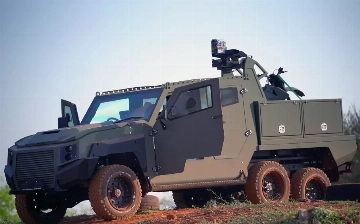 Toyota Land Cruiser превратили бронированный военный автомобиль