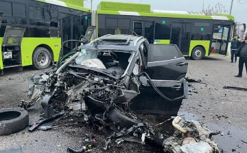 В Ташкенте столкнулись Tracker и пассажирский автобус-гармошка, есть пострадавший