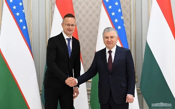 Шавкат Мирзиёев встретился с главой МИД Венгрии