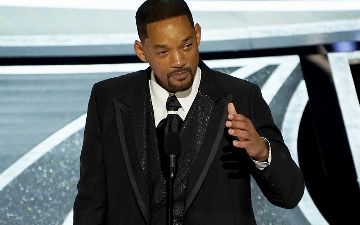 Уилл Смит публично извинился перед ведущим «Оскара», которому «влепил» на церемонии