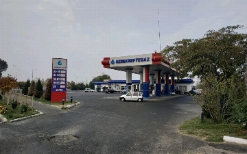 В Узбекистане подешевел дорогой бензин