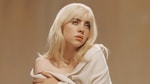 Billie Eilish упала лицом на сцену во время «Коачеллы» – видео