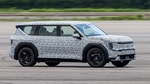 Фотошпионы опубликовали кадры салона нового Kia EV9 во время дорожных испытаний