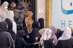 В Афганистане женщины вышли на протест против закрытия салонов красоты (видео)