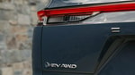 Toyota выпустила тизер гибридного кроссовера Crown Estate