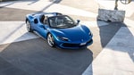 Гибридные модели Ferrari продавались лучше бензиновых машин