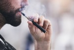 В Узбекистане в очередной раз начали обсуждать запрет электронных сигарет