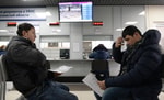 В России предложили выдавать мигрантам личные SIM-карты при въезде в страну