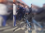 В Самарканде контролер рынка устроил «самосуд» над пожилым мужчиной — видео