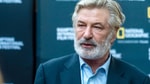 Алеку Болдуину предъявят обвинение в убийстве во время съемок фильма