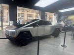 Tesla Cybertruck уже доставляются в автосалоны