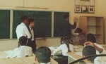 В Сурхандарье преподаватель избил ученика за неподготовку к уроку — видео