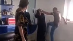 В Туркменистане муж жестоко избил жену за визит в салон красоты – видео