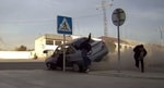 В Бухаре перевернувшийся автомобиль придавил школьника — видео (18+)