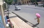 Cobalt на высокой скорости сбил подростка в Самарканде — видео