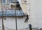 На улицах Ташкента демонтировали свыше 100 рекламных баннеров и щитов