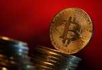 Курс биткоина впервые превысил $76 тысяч