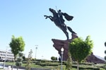 Президент открыл памятник Джалолиддину Мангуберды в Ургенче — фото