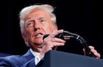 «Мы следим за этой ситуацией». Трамп пригрозил Ирану из-за протестов