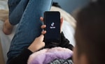 Во Франции предложили запретить доступ к соцсетям для детей младше 15 лет