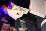 В Андижане бывший правоохранитель и зампрокурора попались на крупной взятке