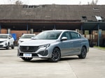 В сети показали живые фото новой Peugeot 408
