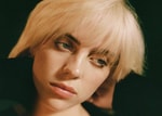 Билли Айлиш поцеловала флаг Украины на концерте — видео