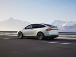 Tesla отзывает почти 30 тысяч дефектных Model X