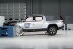 Rivian R1T признали самым безопасным пикапом