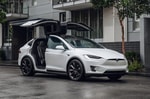 Tesla отзовет свыше миллиона электромобилей из-за опасных стеклоподъемников