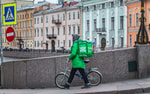 В Петербурге мигрантам запретили работать курьерами