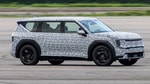 На дорожных тестах сфотографировали абсолютно новый Kia EV9