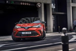 Посмотрите на первые изображения обновленного Toyota C-HR