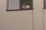 В Ташкенте подросток выбросил кота с третьего этажа — видео