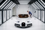 Мастера Bugatti тратят до 700 часов на покраску Chiron