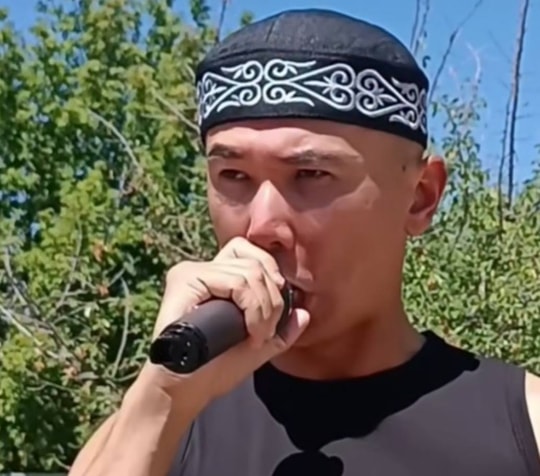 Казахстанец исполняет хиты Rammstein и Slipknot на казахском языке и мечтает развивать этно-метал