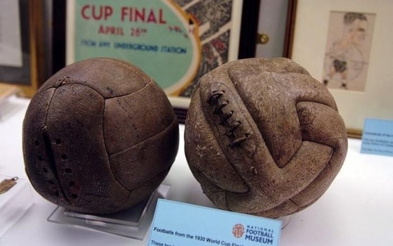 1930-yilda birinchi Jahon chempionatida foydalanilgan futbol to'plari